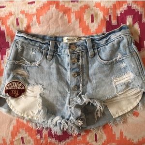 A&F HIGH RISE FESTIVAL SHORTS